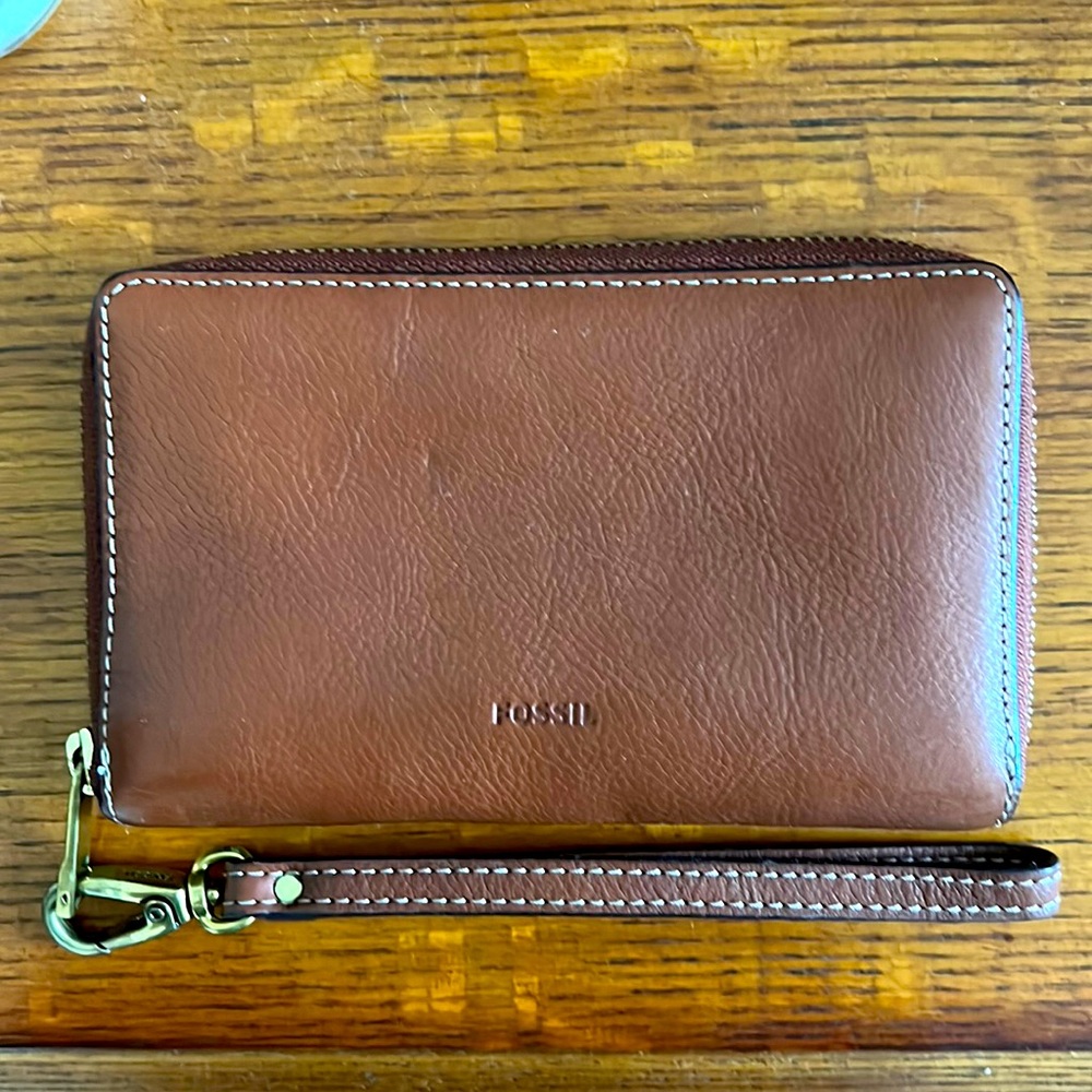 Fossil leather wrist wallet in decent used condition.